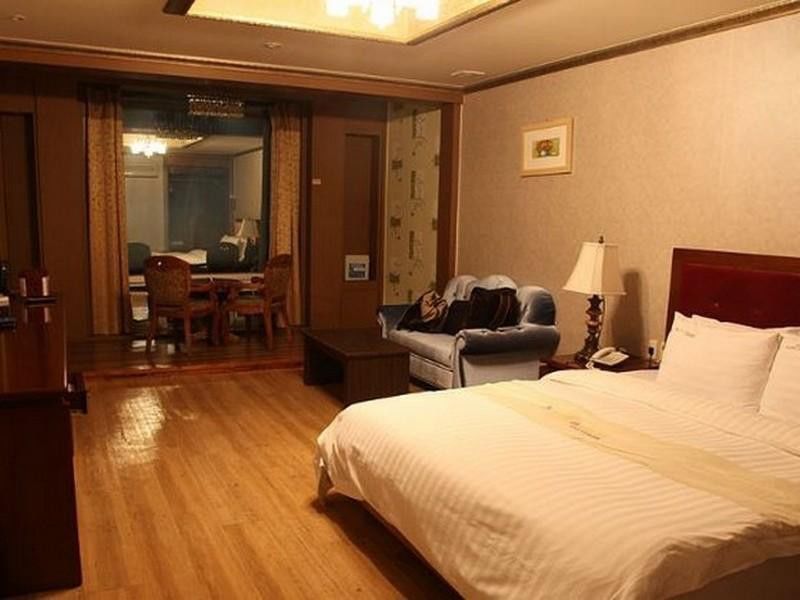 B&Beach Tourist Hotel Yeosu Buitenkant foto